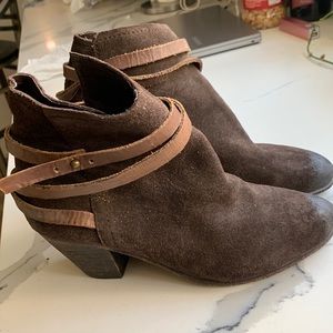 A6 Women's Ash Spiral Brown Suede Leather Ankle Booties US Size 6 GUC